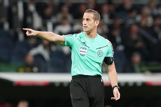 他近期刚被, 塞罗 他近期刚被, 塞罗